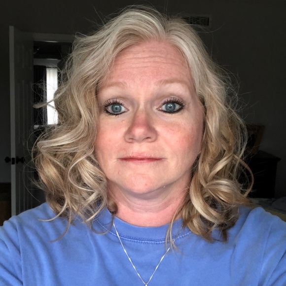 Meet your Posher, Jennifer - Picture 1 of 1